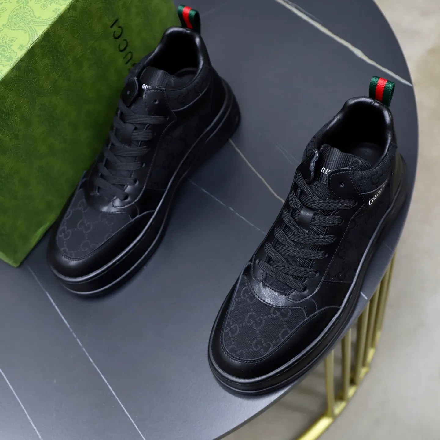 Ex-factory price: 442💰🙅‍♂️🙅‍♂️🙅‍♂️ Brand: GUCCI Standard code: 38-44 (45 customized) Grade: Same as the official website Material: Original cowhide material spliced with brand cloth Comfortable and breathable lining Lightweight and wear-resistant sports outsole Style category: Men's fashionable casual shoes Running sports shoes Distinguished luxury brand elements Top luxury color: actual picture color